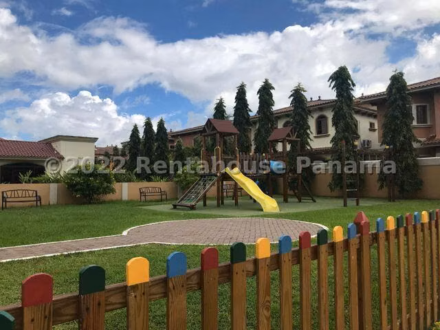 Se vende casa a estrenar en El Doral en Costa Sur 26LDC6911