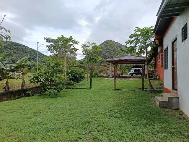 En venta casa con buen terreno en Penonomé- Coclé