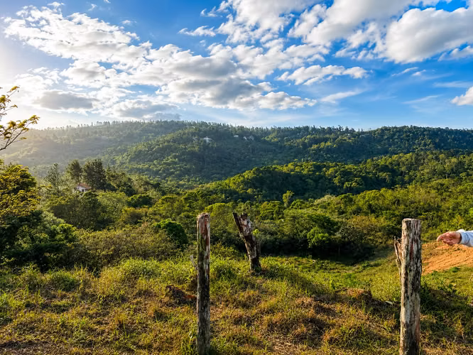 SE VENDE HERMOSO LOTE CON VISTA EN LOS ALTOS DE CERRO AZUL - Imagen 2