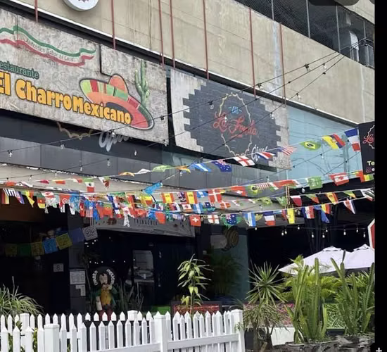 Locales Comerciales Desde $179k en Calle con Alto Trafico en Marbella - Imagen 3