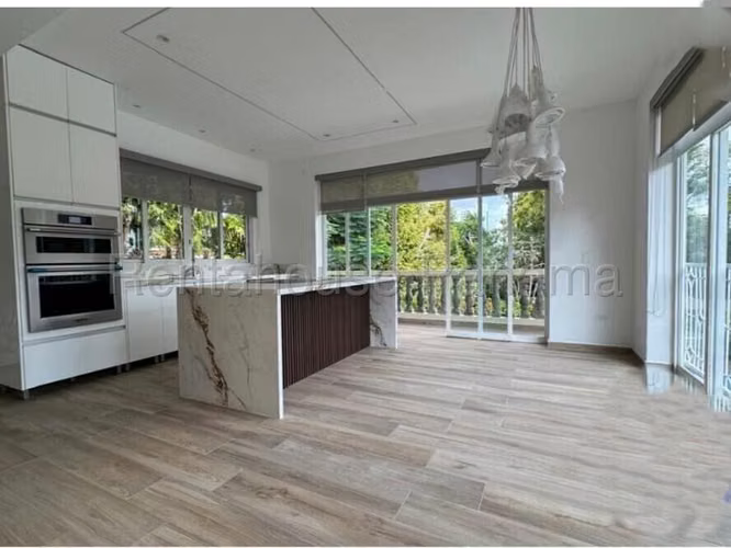 Casa en Venta en Altos del Golf YM