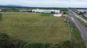 Venta de Terreno con 30000m2 en Pacora 26-9163SR