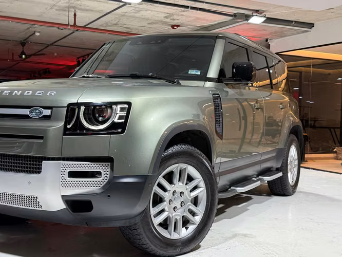Land Rover Defender 