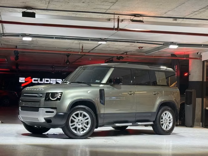 Land Rover Defender 