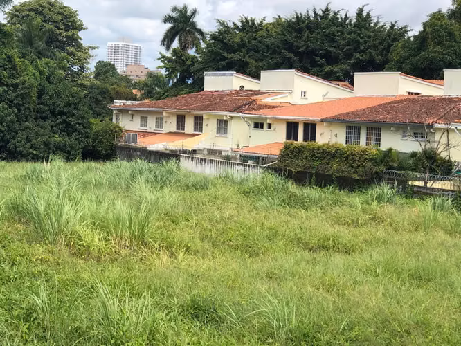LAND FOR SALE IN ALTOS DEL GOLF ESM
