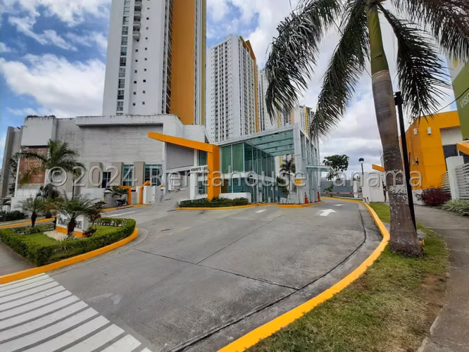 Venta de Apartamento con Línea blanca en Condado del Rey Ph Kings Park EC
