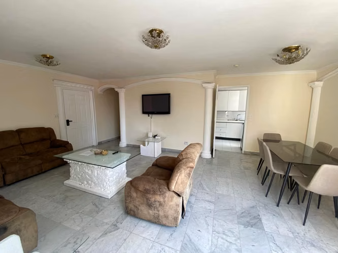 Alquilo apartamento ejecutivo amoblado en Área Bancaria / Campo Alegre.