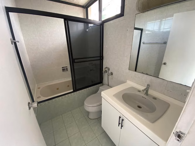 Alquilo apartamento ejecutivo amoblado en Área Bancaria / Campo Alegre.