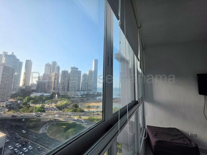 Apartamento en Alquiler en Avenida Balboa JG