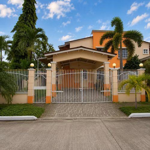 CASA EN ALQUILER | VILLA LUCRE | COMPLEJO CERRADO