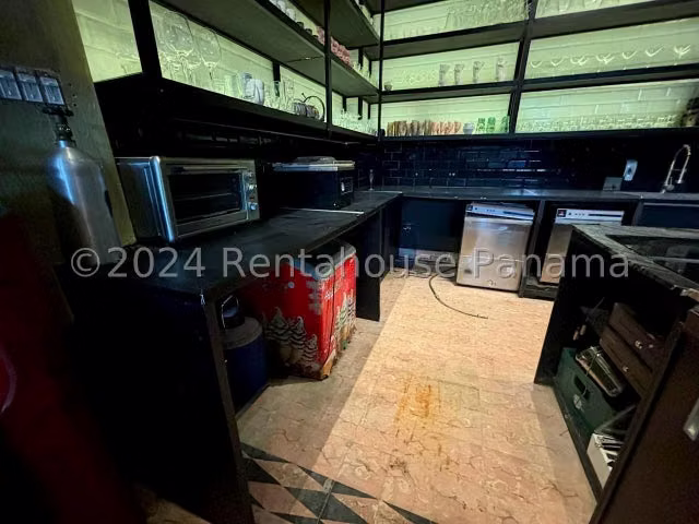 Local Comercial en Alquiler en Casco Antiguo JG