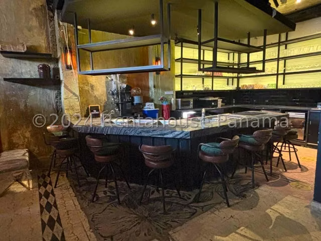 Local Comercial en Alquiler en Casco Antiguo JG