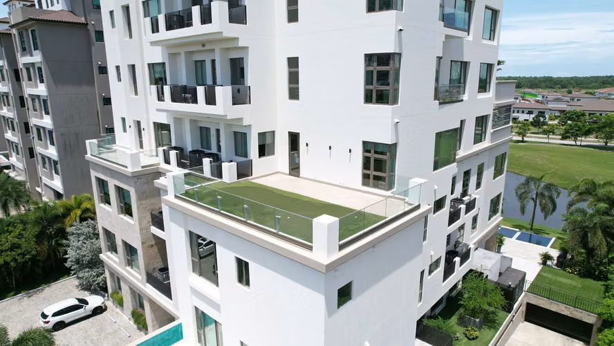 Santa Maria – Vista Al Golf – 856 m² – 17,000