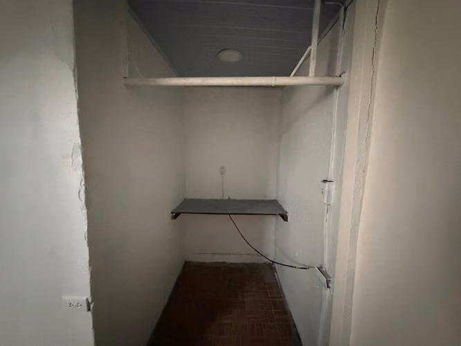 Local Comercial en Alquiler Ave Juan Pablo Segundo | Ideal para Taller o Servicios Técnicos