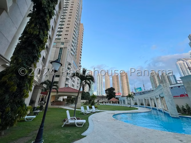 Venta de Penthouse de 270 m2 en PH Costa Pacífica, Costa del Este 25-9235GG