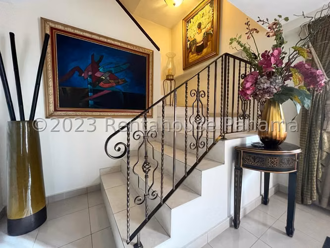 Hermosa Casa en Venta excelentes condciones  en el Hato Pintado 27*92Mfk