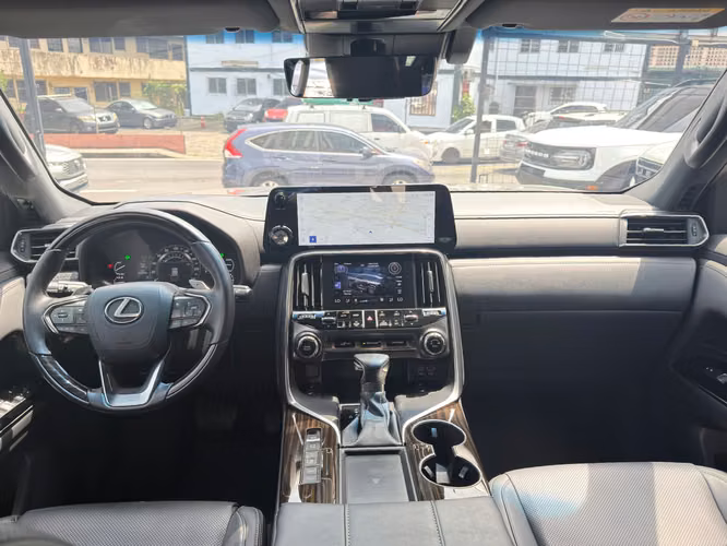 LEXUS LX600