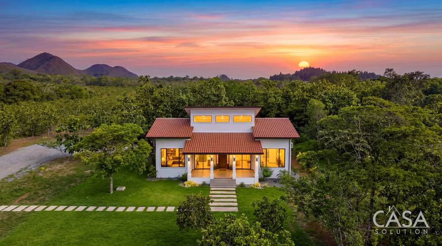 Villa de 3 Recámaras de Reciente Construcción en Venta en Rincón Beach Estates, Boca Chica