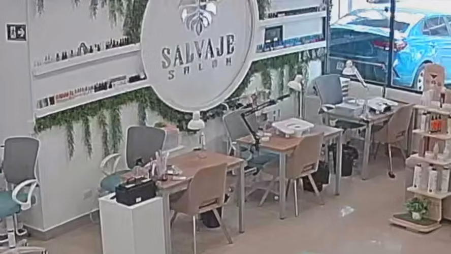 Se vende salón de Belleza, funcionando desde el 2023