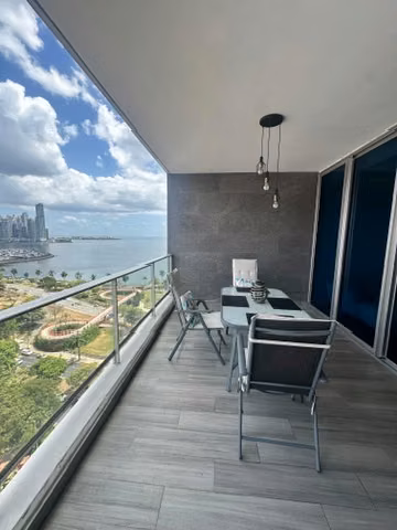 En Alquiler - Lujoso apartamento con vista al mar y ciudad - Avenida Balboa
