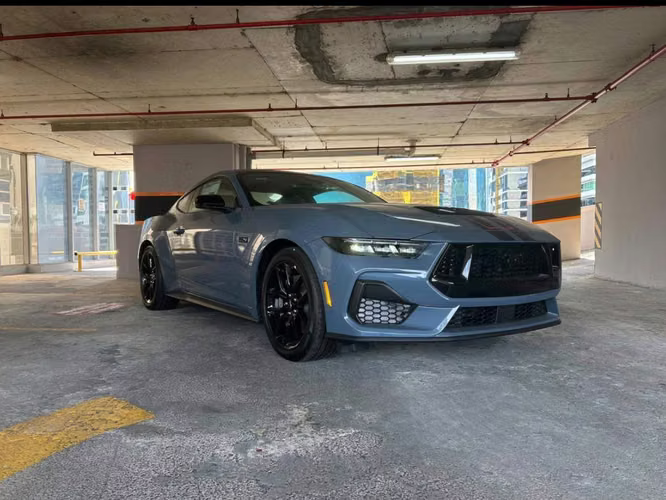 Ford Mustang GT Premium 2025 COMO NUEVO
