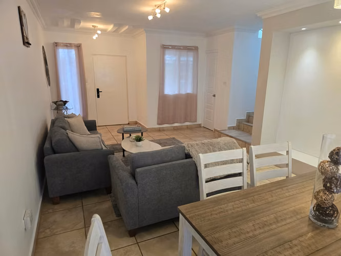 Alquiler de Casa Duplex Amoblada en Brisas del Golf