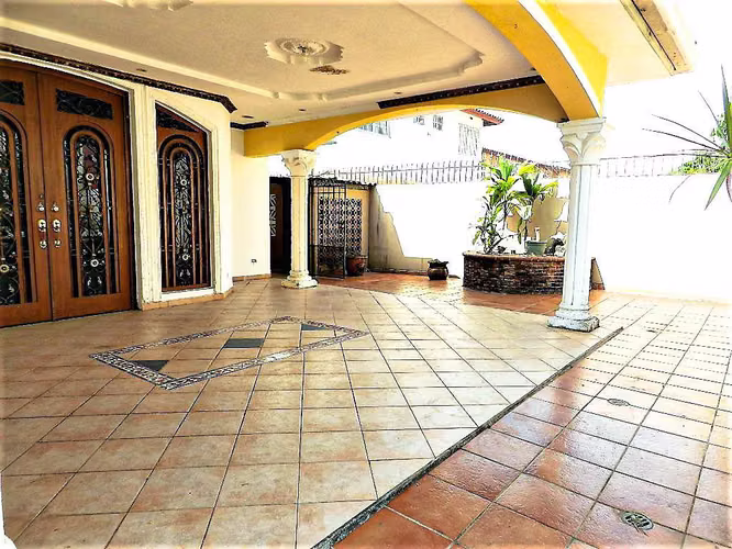 VENTA DE CASA BRISAS DEL GOLF GM