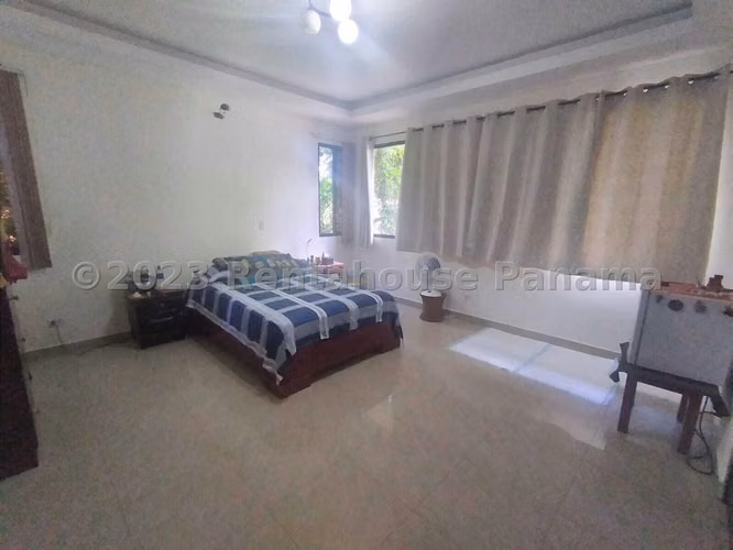 VENTA DE CASA ALTOS DEL GOLF GM