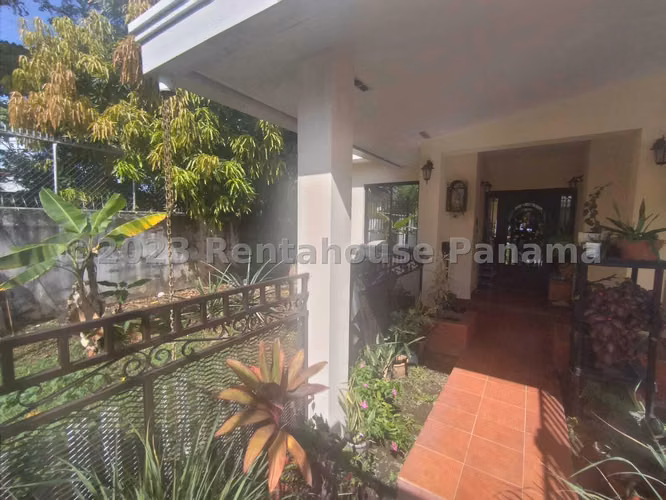 VENTA DE CASA ALTOS DEL GOLF GM
