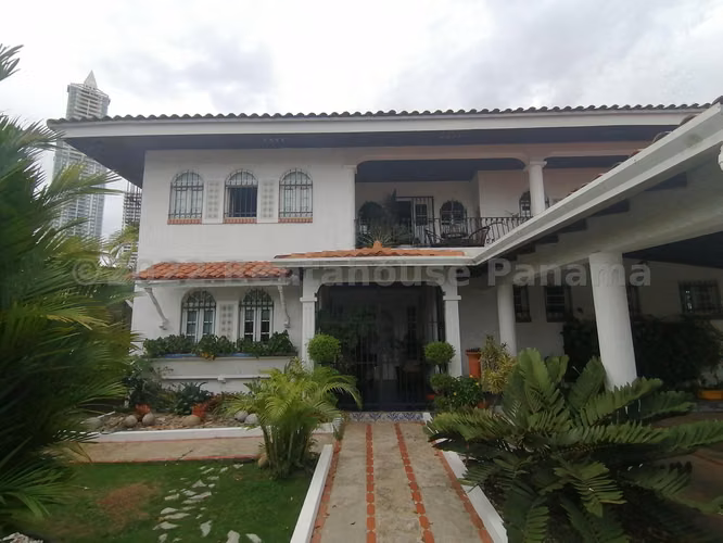 VENTA DE CASA LA ALAMEDA GM