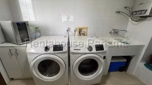 Alquiler de Apartamento con 215m2 en Santa Maria PH Greenview 26-8719SR