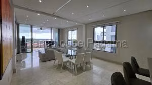 Alquiler de Apartamento con 215m2 en Santa Maria PH Greenview 26-8719SR