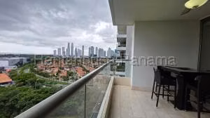 Alquiler de Apartamento con 215m2 en Santa Maria PH Greenview 26-8719SR