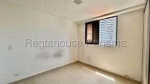 Venta de Apartamento con 82m2 en El Cangrejo PH Cranc Tower 27-90SR