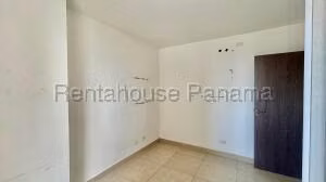 Venta de Apartamento con 82m2 en El Cangrejo PH Cranc Tower 27-90SR