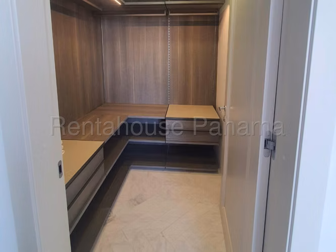 Se Alquila Apartamento en Marbella VLU27-84