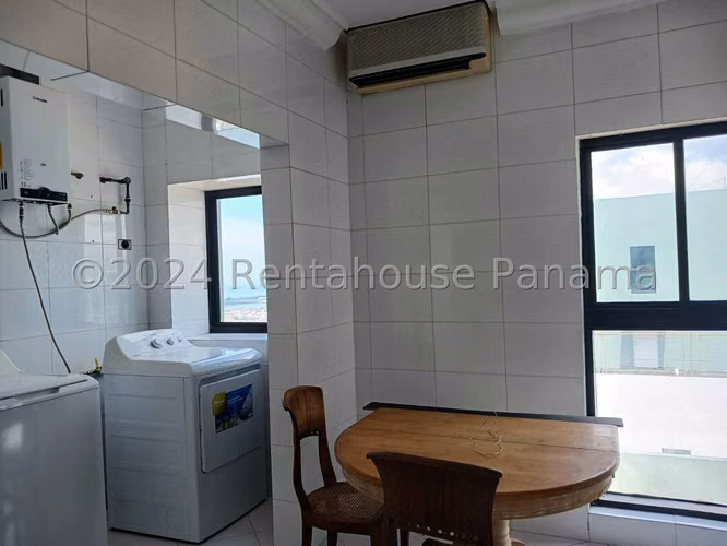Se Alquila Apartamento en Avenida Balboa YDU