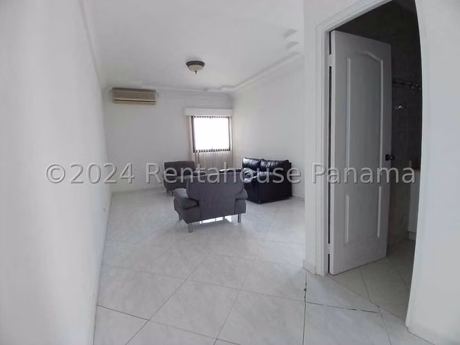 Se Alquila Apartamento en Avenida Balboa YDU