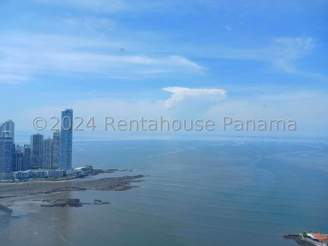 Se Alquila Apartamento en Avenida Balboa YDU