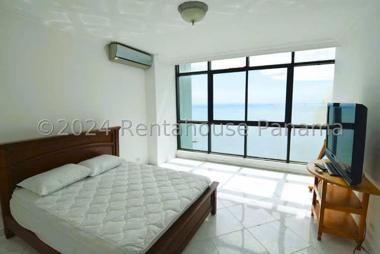 Se Alquila Apartamento en Avenida Balboa YDU