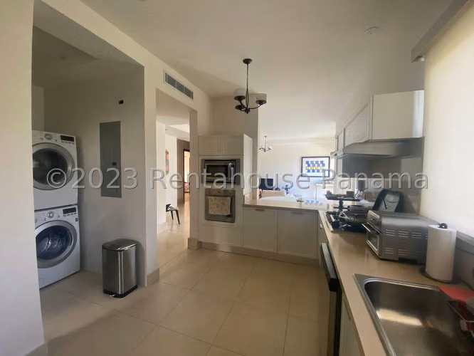 Se Vende Apartamento en Santa Maria YDU