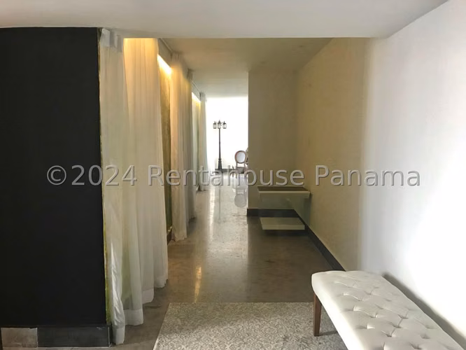 Se Alquila Apartamento en Avenida Balboa YDU