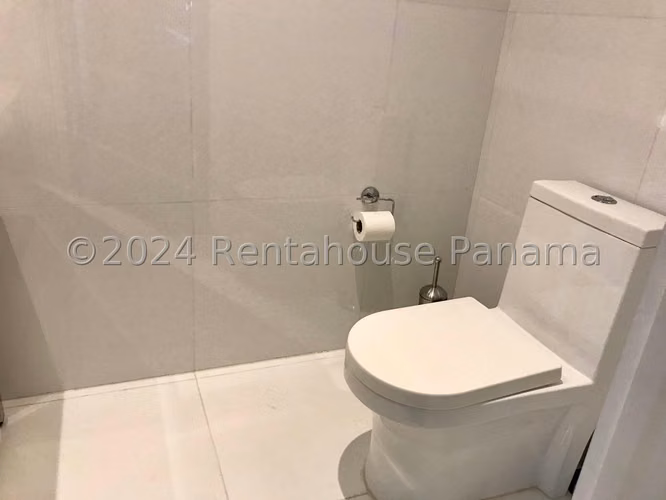 Se Alquila Apartamento en Avenida Balboa YDU