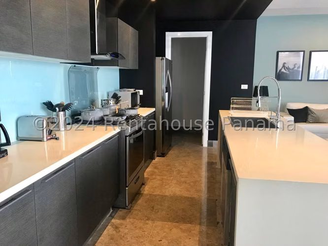 Se Alquila Apartamento en Avenida Balboa YDU