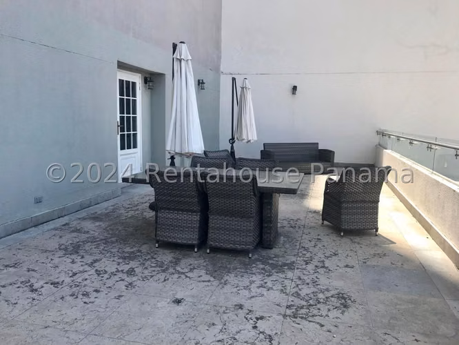 Se Alquila Apartamento en Avenida Balboa YDU