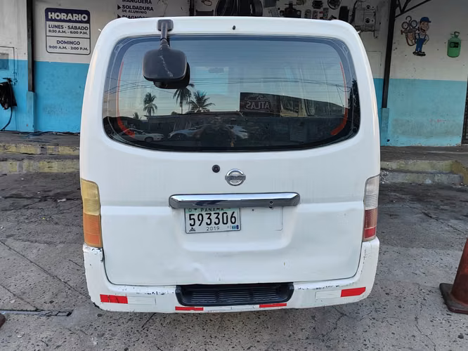 VENDO NISSAN URVAN ZD30 2010