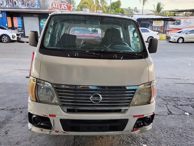 VENDO NISSAN URVAN ZD30 2010