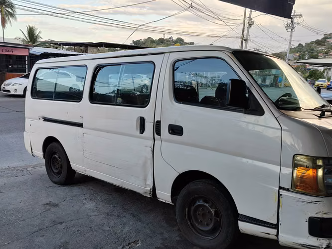 VENDO NISSAN URVAN ZD30 2010