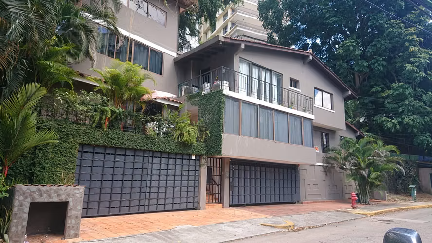 La Cresta Edificio único por su ubicación y lo bien cuidado que esta. - Imagen 3