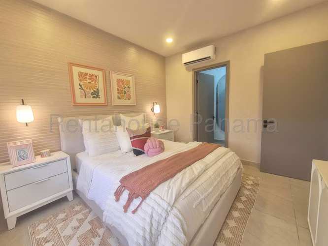 Se Vende Casa en Brisas Del Golf MDV25-9550